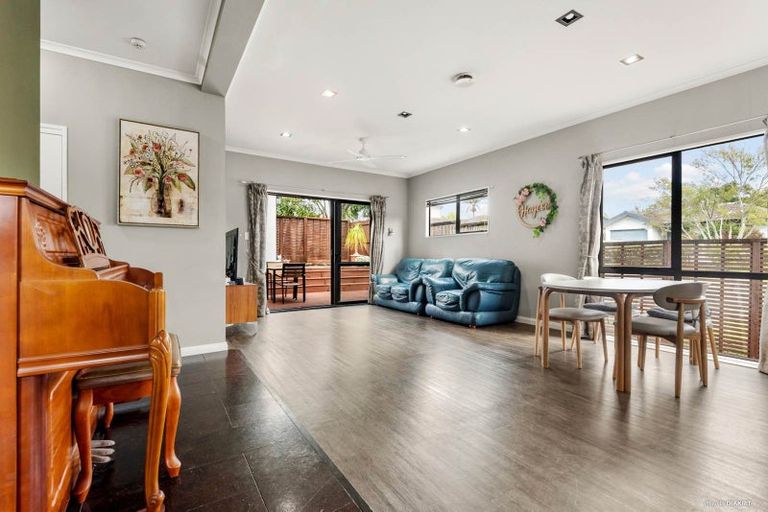 Photo of property in 2 Arlose Place, Westgate, Auckland, 0614