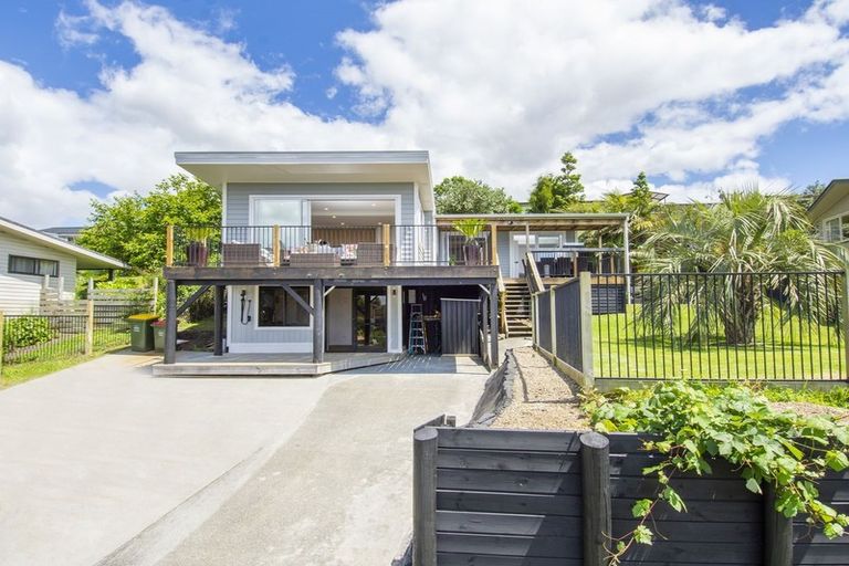 Photo of property in 32 Omokoroa Road, Omokoroa, 3114