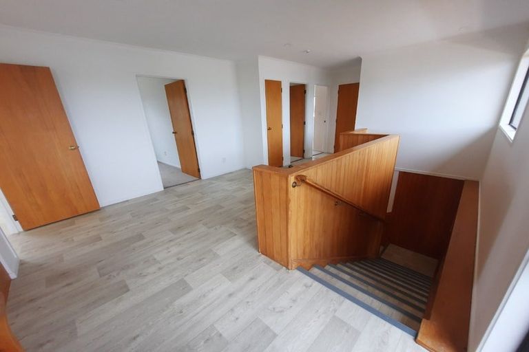 Photo of property in 32 Hadley Wood Drive, Wattle Downs, Auckland, 2103