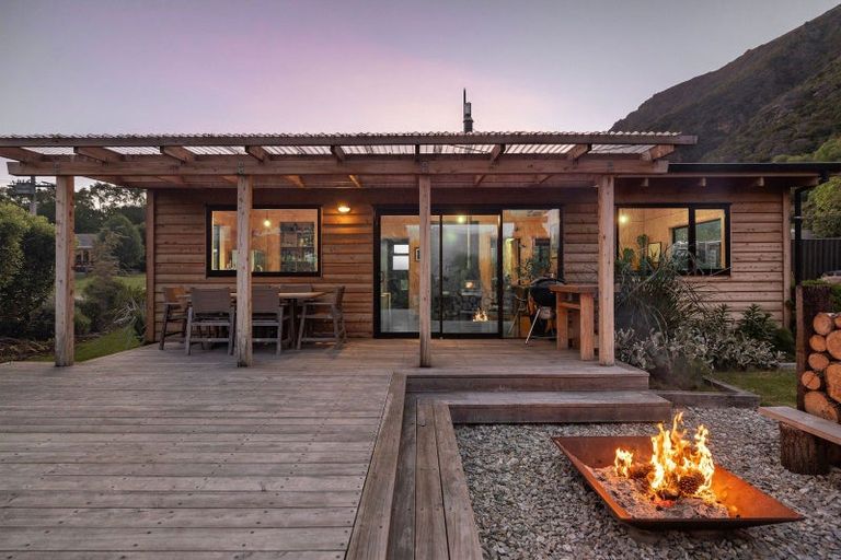 Photo of property in 15 Somerset Street, Kingston, Athol, 9793