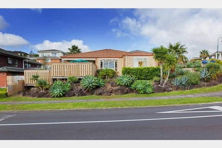 Photo of property in 31 Roy Maloney Drive, Henderson, Auckland, 0612