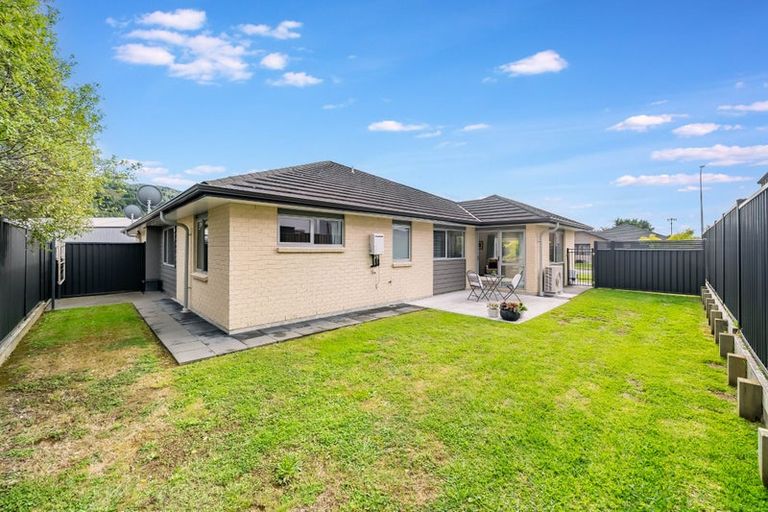 Photo of property in 15 Chalfont Road, Silverstream, Upper Hutt, 5019