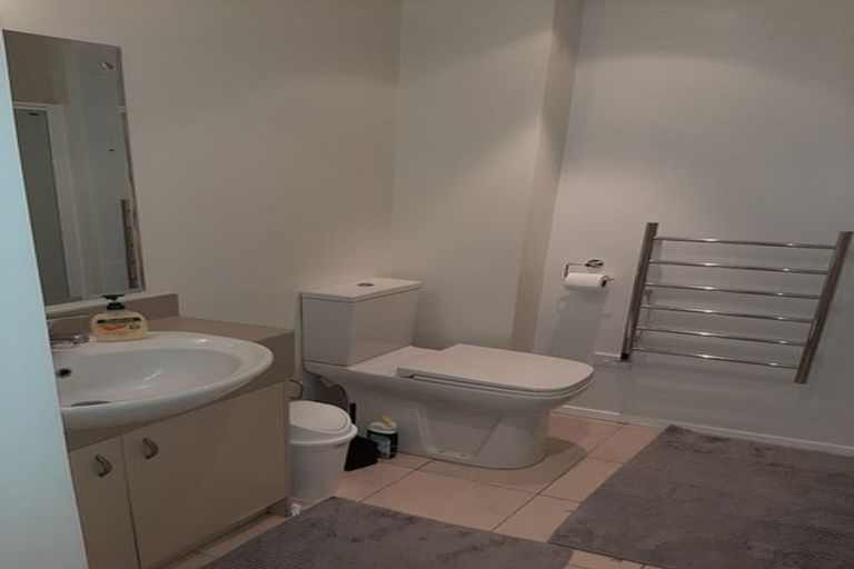 Photo of property in 2/1 Opito Way, East Tamaki, Auckland, 2013