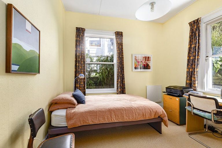 Photo of property in 37 Patanga Crescent, Thorndon, Wellington, 6011