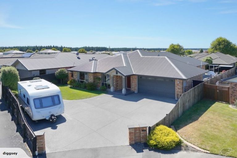 Photo of property in 10 Tawa Place, Parklands, Christchurch, 8083