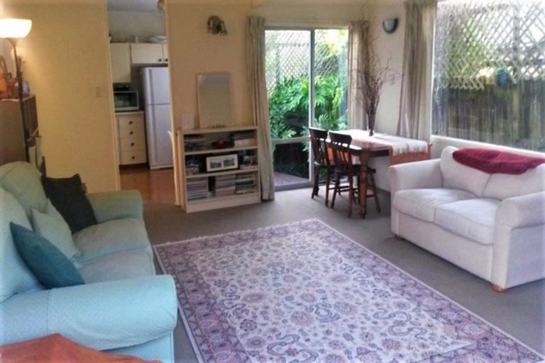 Photo of property in 2/56 Peach Road, Glenfield, Auckland, 0629