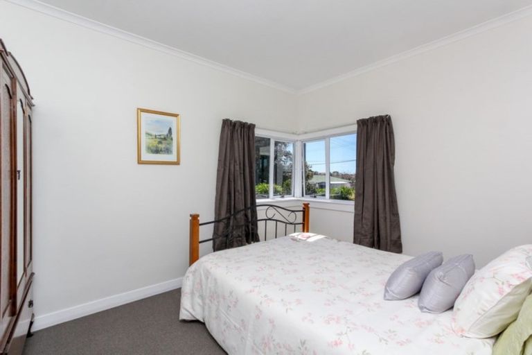 Photo of property in 186 Seaview Road, Westown, New Plymouth, 4310