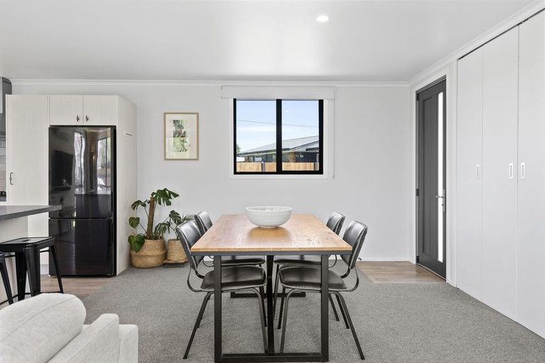 Photo of property in 279 Shakespeare Street, Leamington, Cambridge, 3432