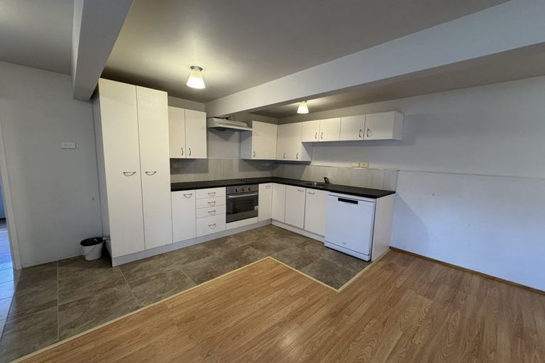 Photo of property in 18 Normanton Street, Glenfield, Auckland, 0629