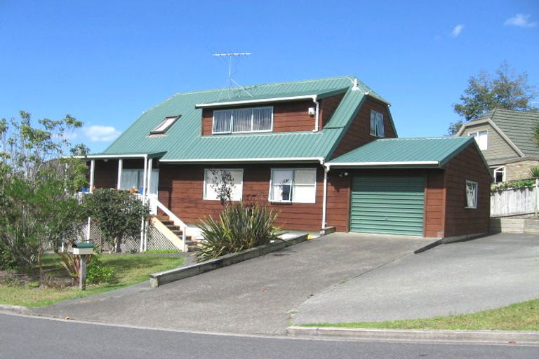 Photo of property in 1/12 Ballini Rise, West Harbour, Auckland, 0618