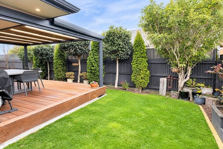 Photo of property in 2 Angus Place, Carterton, 5713