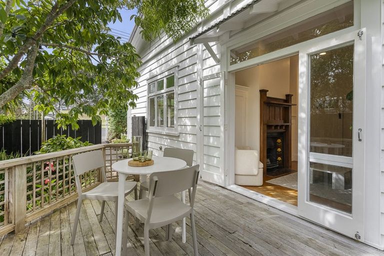 Photo of property in 29 Stafford Road, Northcote Point, Auckland, 0627