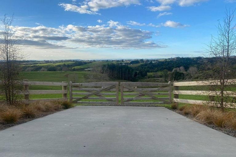 Photo of property in 118 Trig Road, South Head, Helensville, 0874