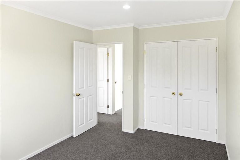 Photo of property in 86a Rosewarne Crescent, Glendene, Auckland, 0602