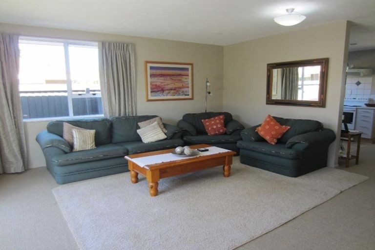 Photo of property in 2/68 Lowry Avenue, Redwood, Christchurch, 8051
