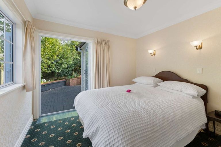 Photo of property in 424 Mangorei Road, Highlands Park, New Plymouth, 4312