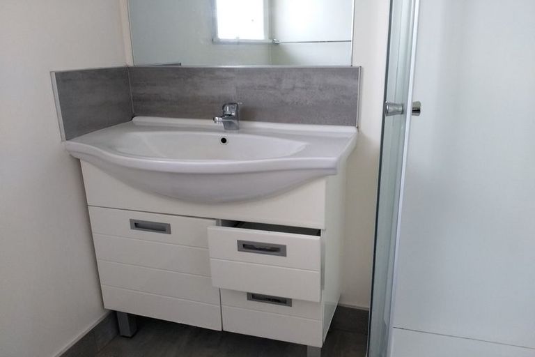 Photo of property in 4/41 Greenslade Crescent, Northcote, Auckland, 0627