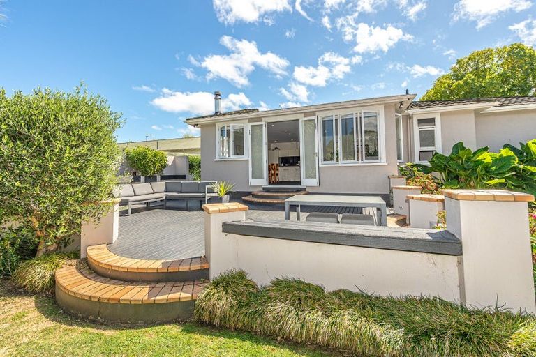 Photo of property in 17 Tarata Street, Saint Johns Hill, Whanganui, 4501
