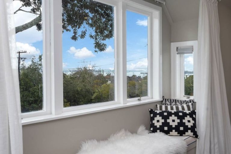 Photo of property in 19 Beach Road, Mellons Bay, Auckland, 2014