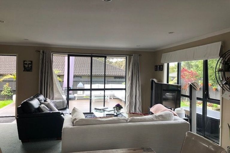 Photo of property in 22 Zefiro Drive, Massey, Auckland, 0614