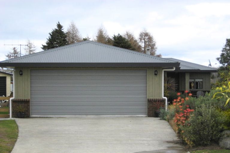 Photo of property in 5 Antonia Place, Kinloch, Taupo, 3377