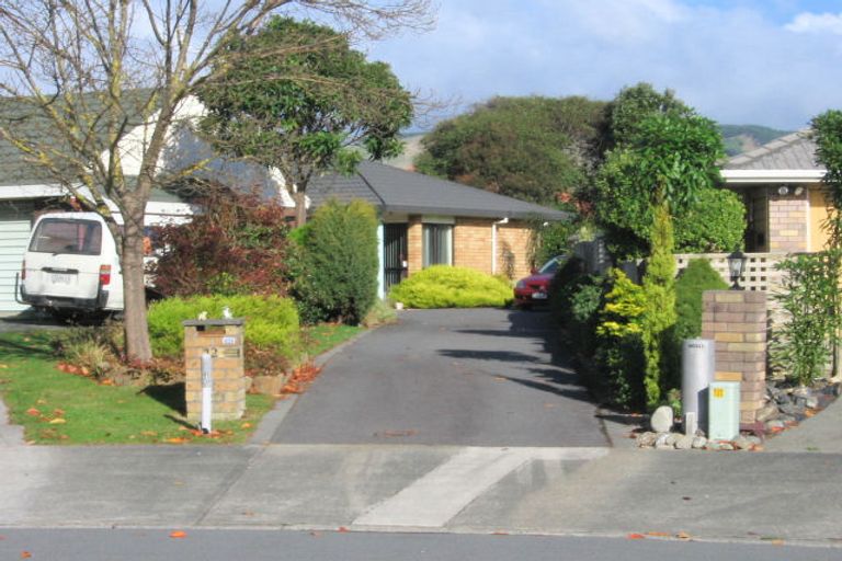 Photo of property in 12 Papawai Grove, Waikanae, 5036