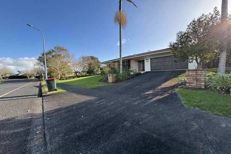 Photo of property in 33 Carnoustie Drive, Wattle Downs, Auckland, 2103