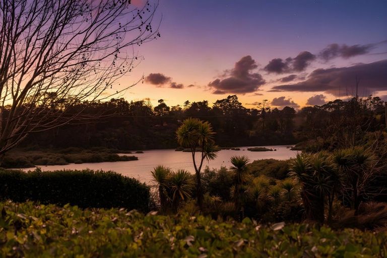 Photo of property in 10 Tauwaka Crescent, Riverhead, 0820
