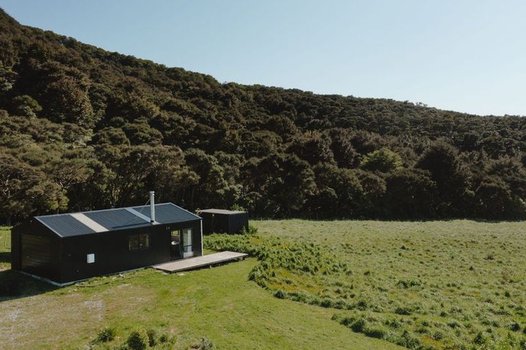 Photo of property in 1740b Western Lake Road, Western Lake, Featherston, 5773