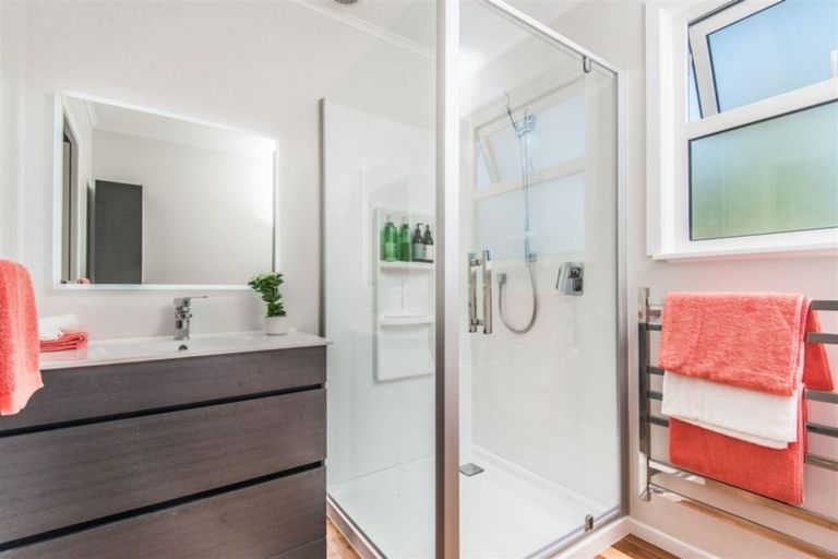 Photo of property in 31 Carluke Street, Paparangi, Wellington, 6037