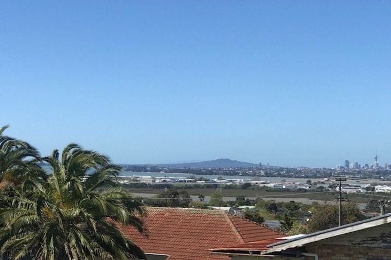 Photo of property in 30a Te Atatu Road, Te Atatu South, Auckland, 0610