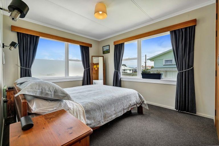 Photo of property in 100 Stanners Street, Eltham, 4322