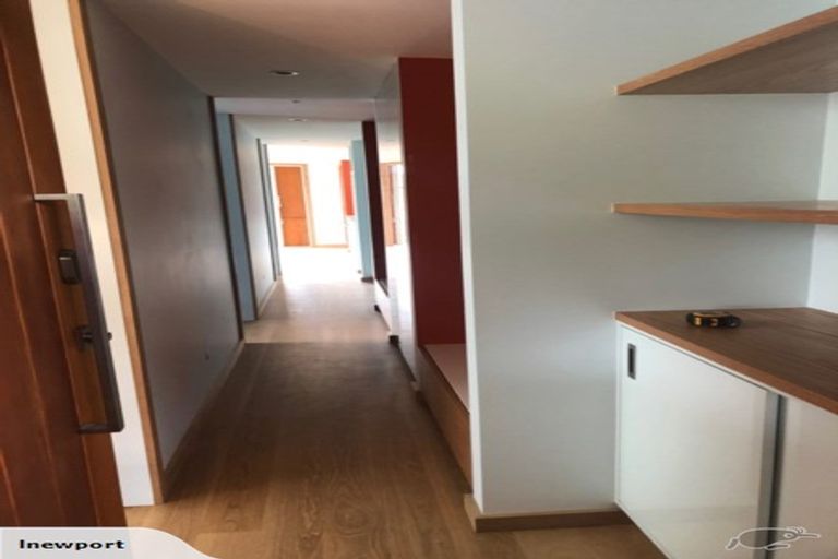 Photo of property in 2a Kiwi Esplanade, Mangere Bridge, Auckland, 2022