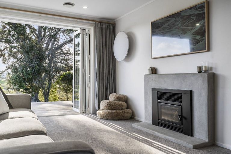 Photo of property in 58 Cobham Crescent, Kelston, Auckland, 0602