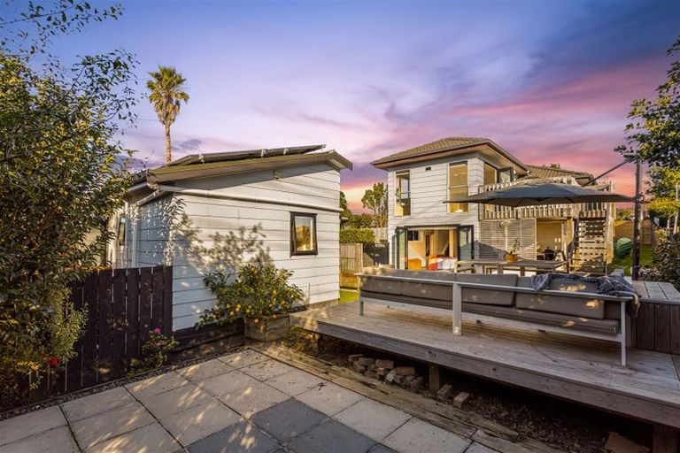 Photo of property in 123 Waimumu Road, Massey, Auckland, 0614