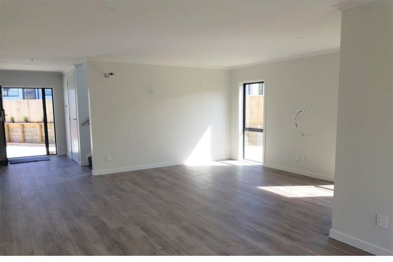 Photo of property in 1 Opaoa Way, Aotea, Porirua, 5024