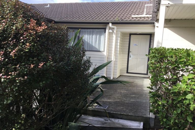 Photo of property in 8d Schnapper Rock Road, Schnapper Rock, Auckland, 0632