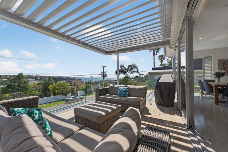 Photo of property in 15 Beechwood Road, Rothesay Bay, Auckland, 0630