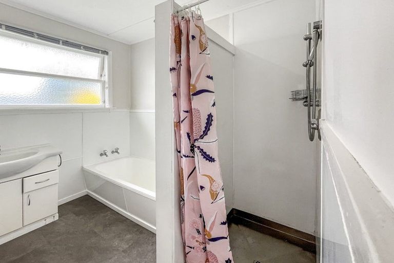 Photo of property in 8 Woburn Place, Takaro, Palmerston North, 4412