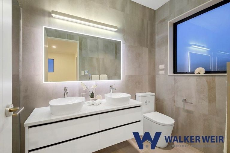 Photo of property in 19 Syd Grant Crescent, Orewa, 0931