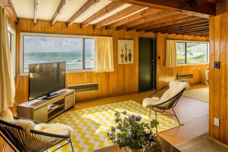 Photo of property in 32 Ocean Parade, Pukerua Bay, 5026