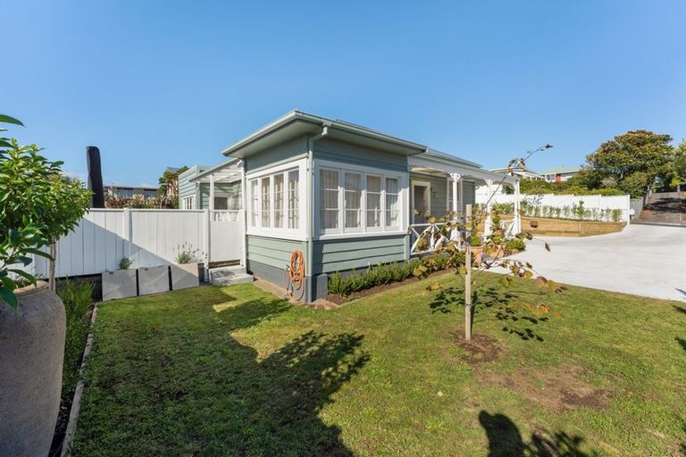 Photo of property in 9 Mayfair Place, Westown, New Plymouth, 4310