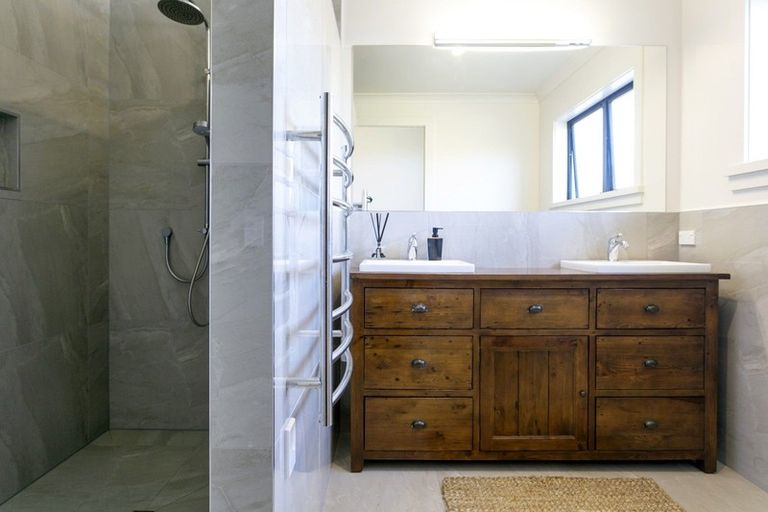 Photo of property in 1 Flaxen Way, Kinloch, Taupo, 3377