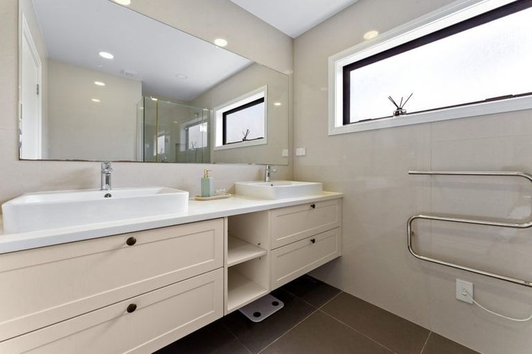 Photo of property in 791a East Coast Road, Northcross, Auckland, 0630