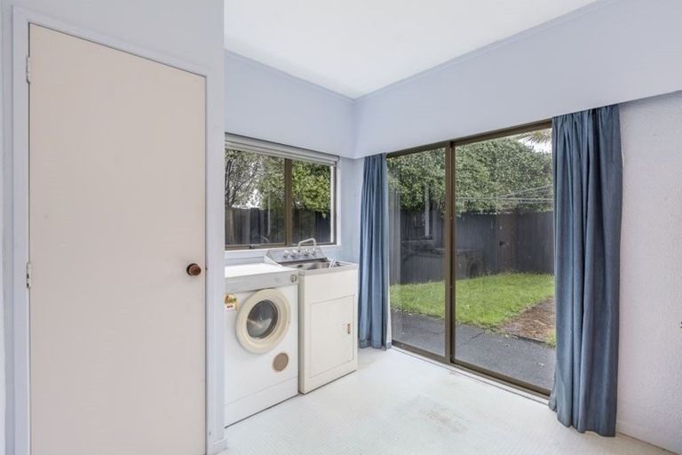Photo of property in 2/47 James Evans Drive, Northcote, Auckland, 0627
