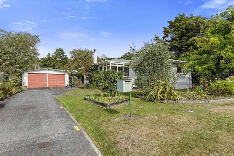 Photo of property in 32 Pempsey Street, Silverstream, Upper Hutt, 5019