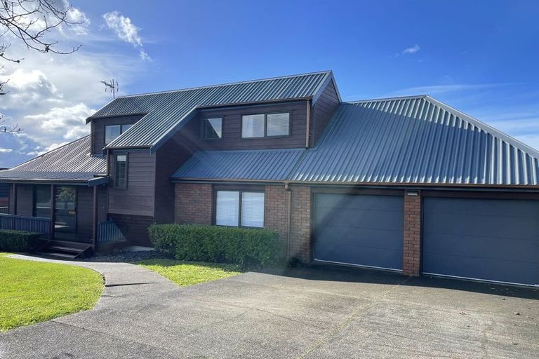 Photo of property in 12 Rifleman Rise, Unsworth Heights, Auckland, 0632