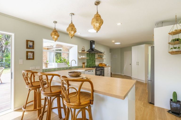 Photo of property in 35 Wood Leigh, Paraparaumu Beach, Paraparaumu, 5032