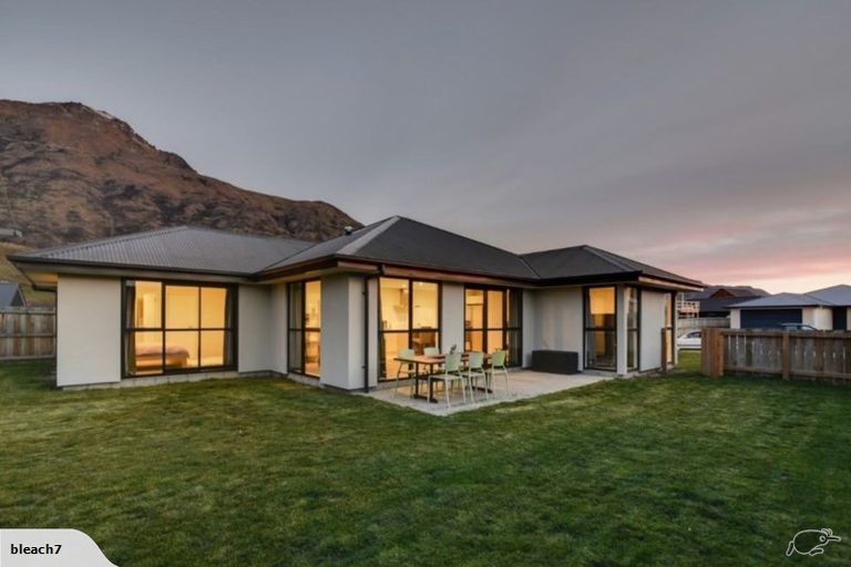 Photo of property in 11 Myles Way, Lower Shotover, Queenstown, 9304