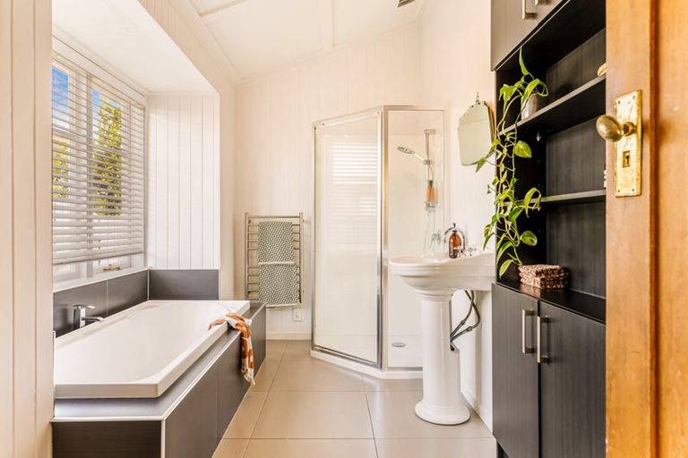 Photo of property in 1/5 Kotuku Street, Te Atatu Peninsula, Auckland, 0610